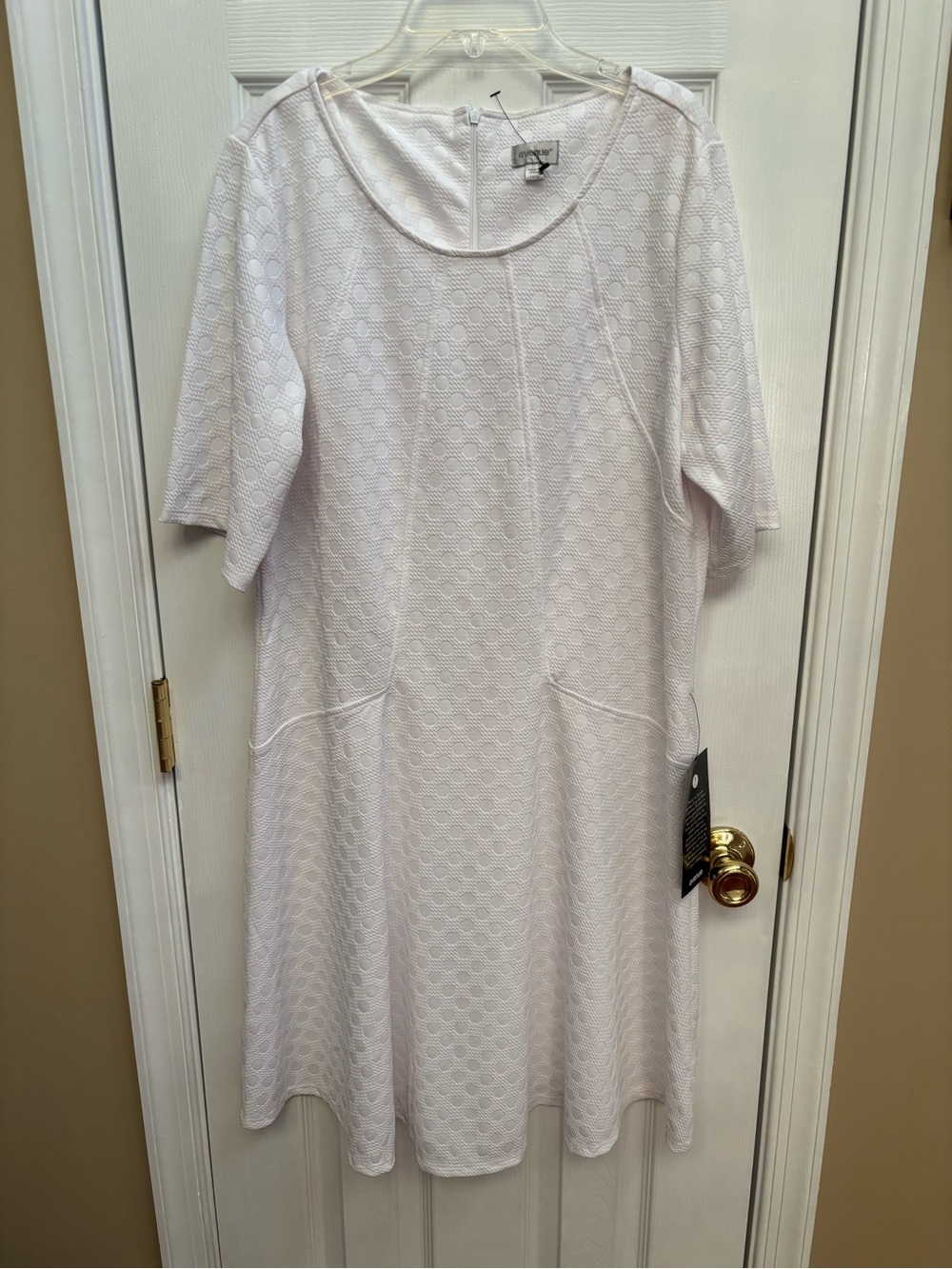 Avenue White Textured Short Sleeve Dress